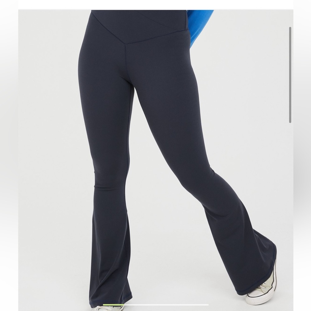 offline by aerie high waisted crossover real me flare leggings size M. Night sea